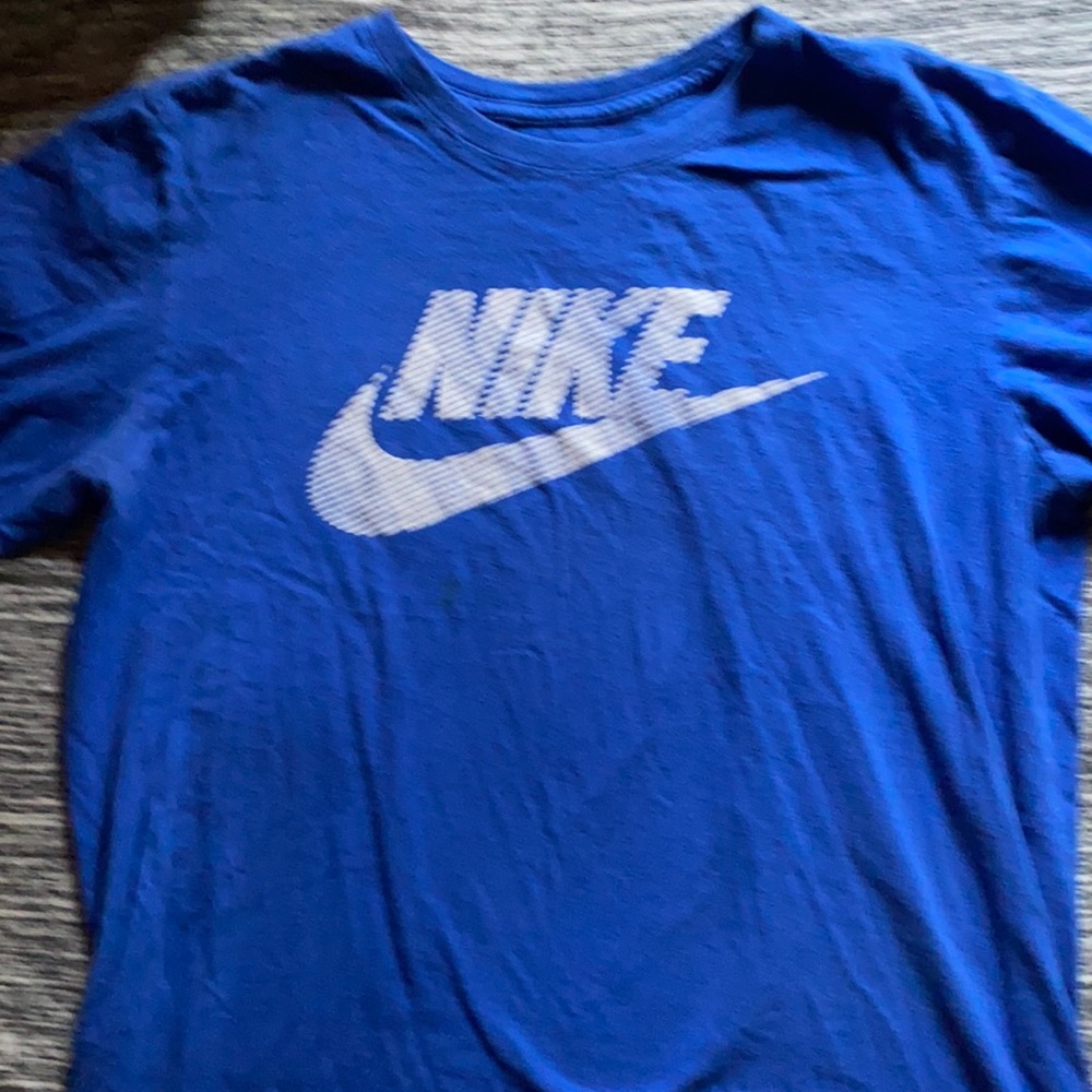 Men’s large Nike tee
